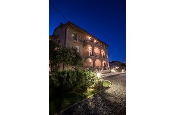 Сімейний пансіонат Lopar 8